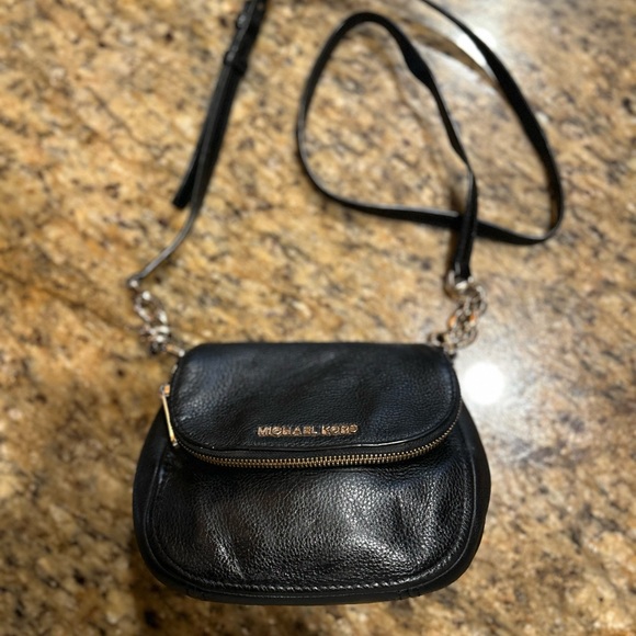 Michael Kors Handbags - Michael Kors Black Saddle bag crossbody